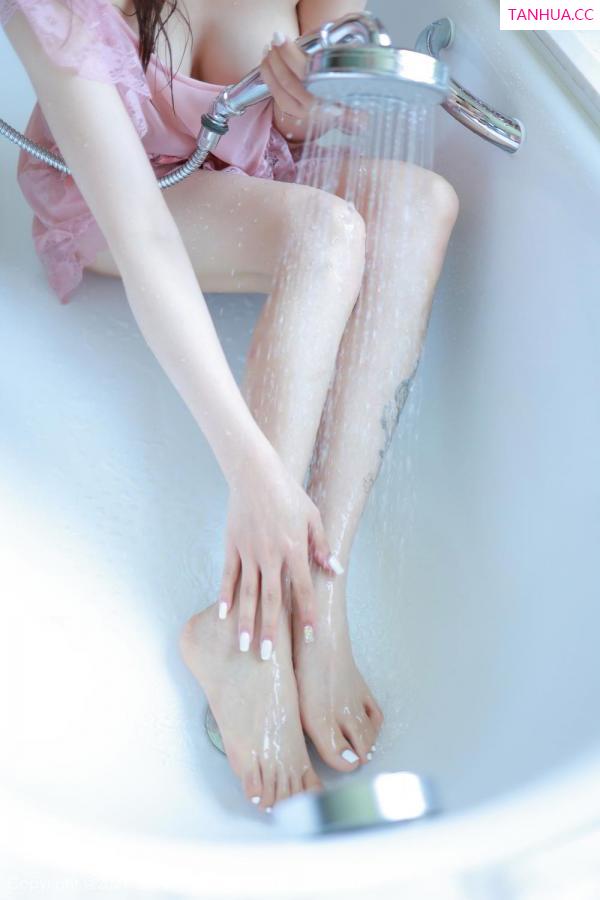 夏西CiCi  双马尾女孩夏西CiCi 粉色女仆浴室湿身第33张图片